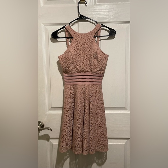 Juniors’ Blush Lace Dress with Stripe Waistline in Good Condition. Size 1. $10 - Picture 1 of 8